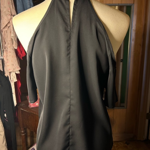 Black Halter Off the Shoulder Top NWT Size Small - Picture 4 of 6